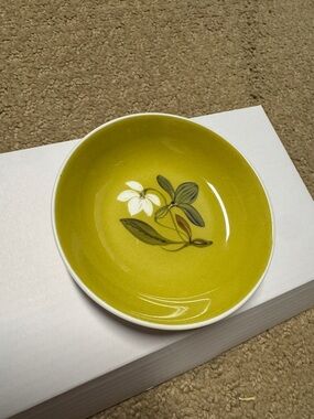 Wedgewood Susie Cooper Design Flower Motif Pin Dish